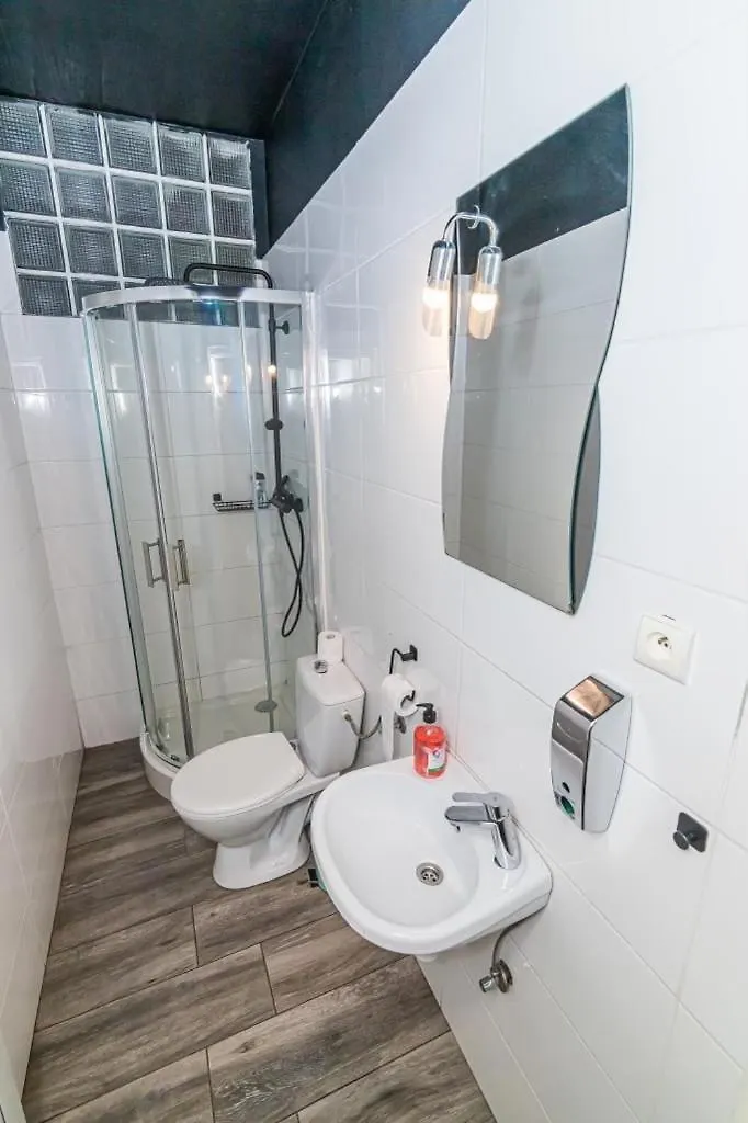 Hotel Bachelor Pad Pax 24 Gentlemen'S Power Package Poland