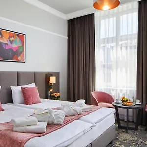 Estera Hotell