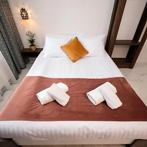  Hotel Hive Family House